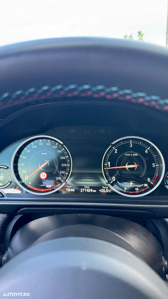 BMW Seria 5 520d xDrive AT - 23