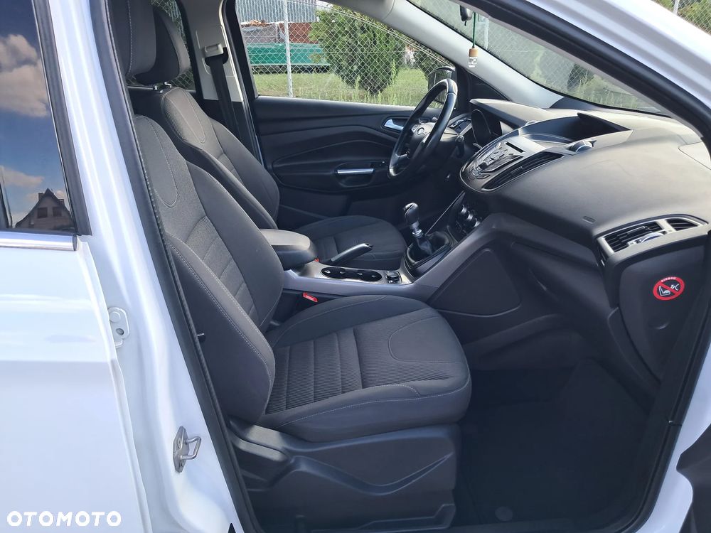 Ford Kuga 2.0 TDCi 2x4 Titanium - 17