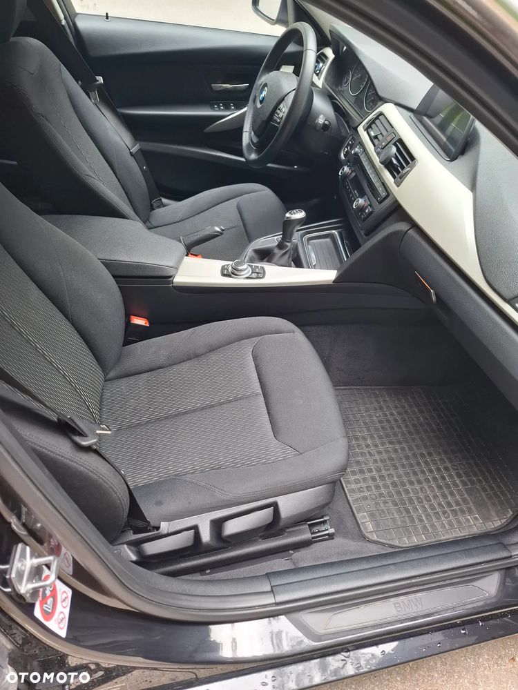BMW Seria 3 318d DPF Edition Sport - 6
