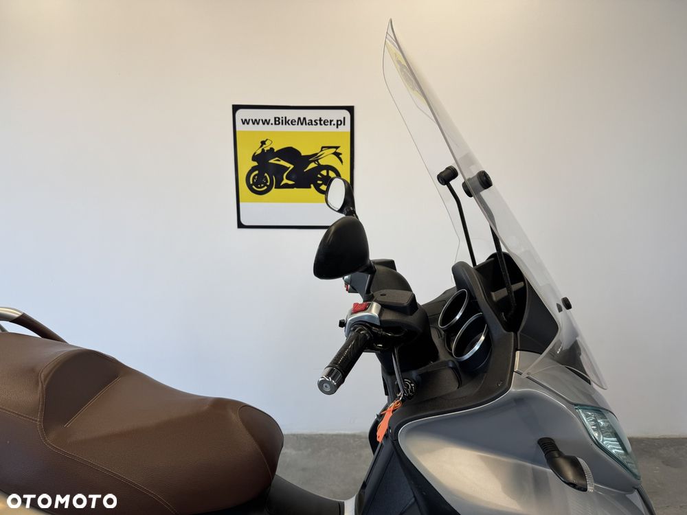 Piaggio MP-3 - 9
