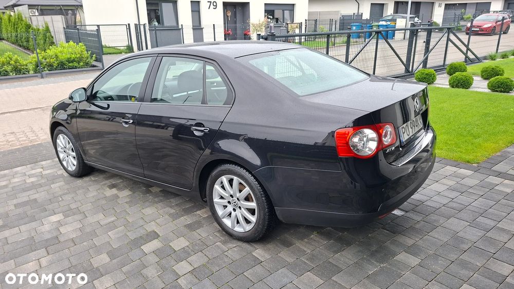 Volkswagen Jetta 1.6 Trendline - 4