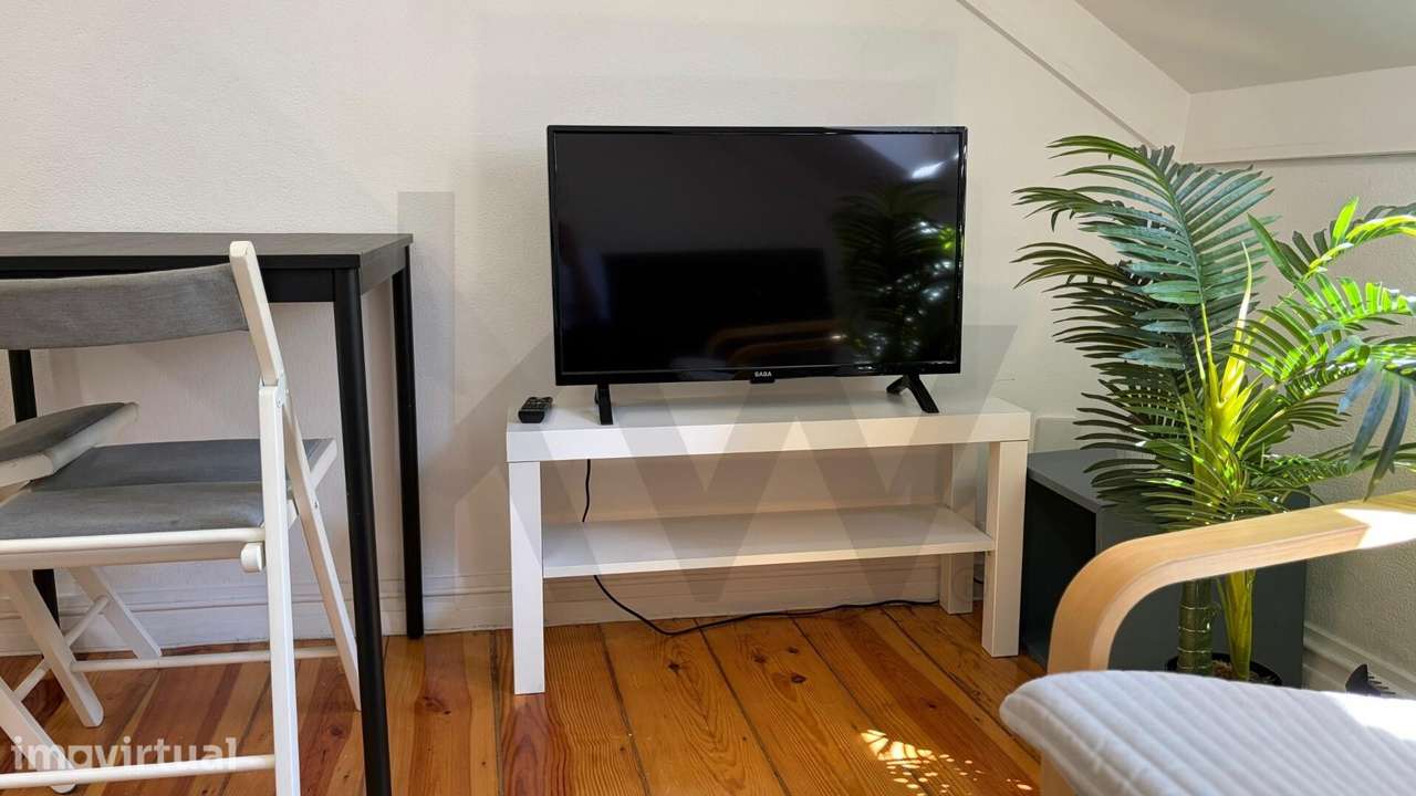 Apartamento T2 na Rua Maria Pia com vista para Monsanto - Grande imagem: 2/8