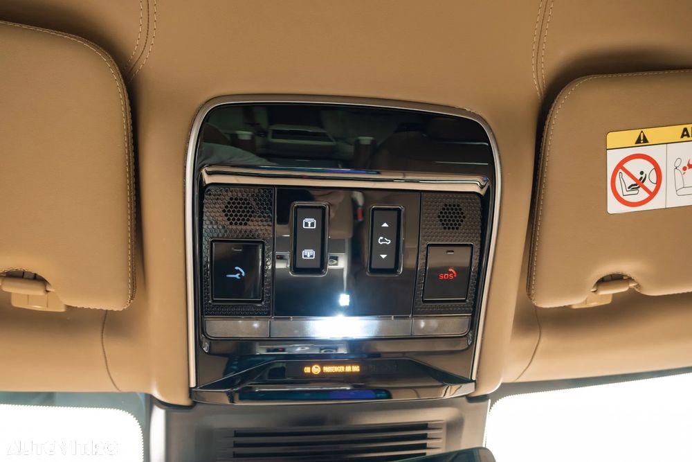 Land Rover Range Rover 4.4 V8 P530 LWB SV - 22