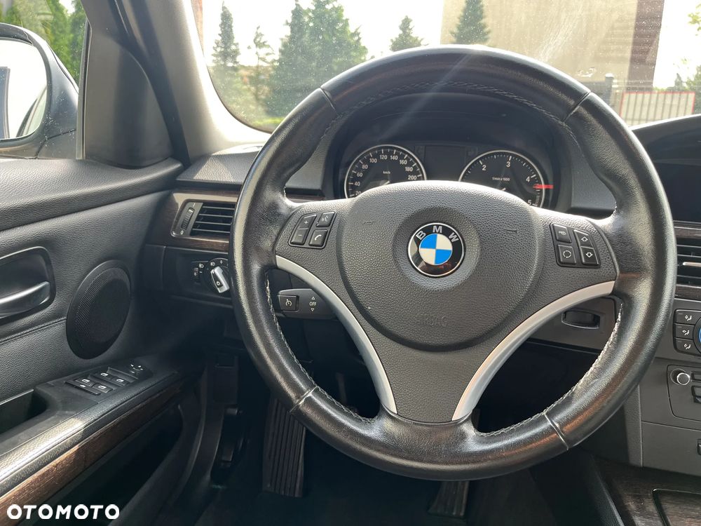 BMW Seria 3 320d xDrive DPF Touring Edition Fleet Exclusive - 29