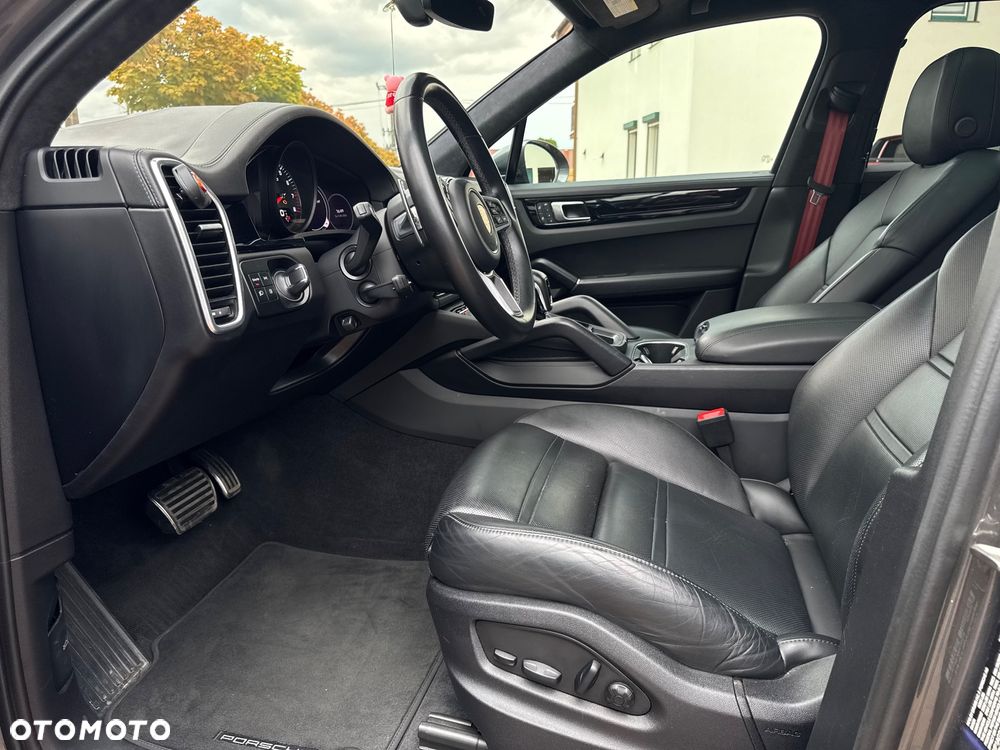 Porsche Cayenne GTS - 19