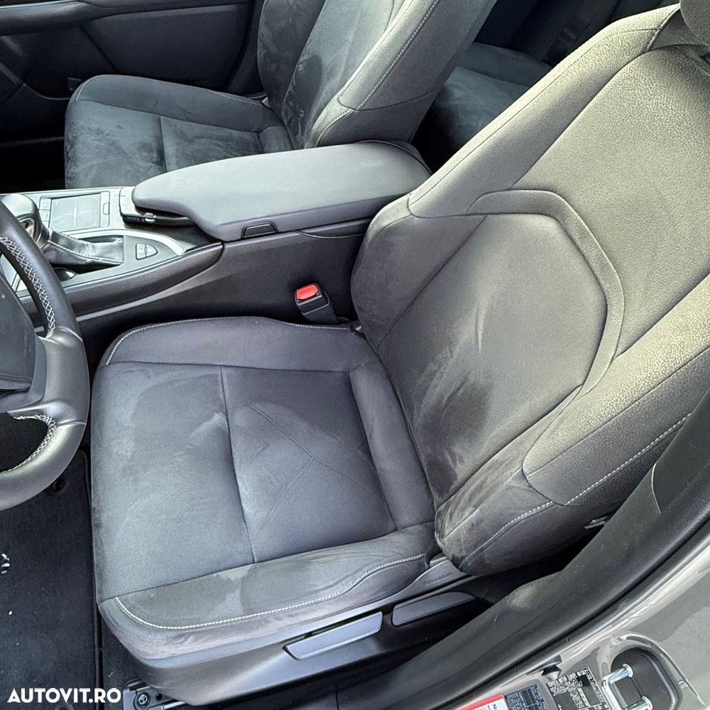 Lexus UX 250h FWD Business - 11
