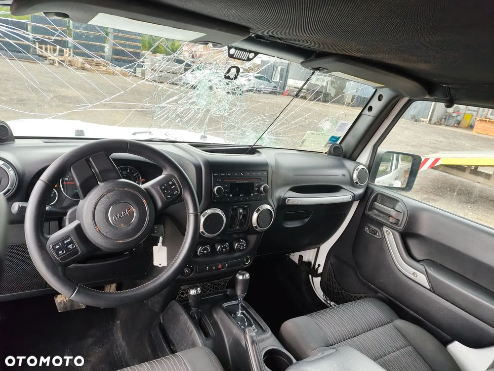 Jeep Wrangler Unlimited 2.8 CRD DPF Sport - 26