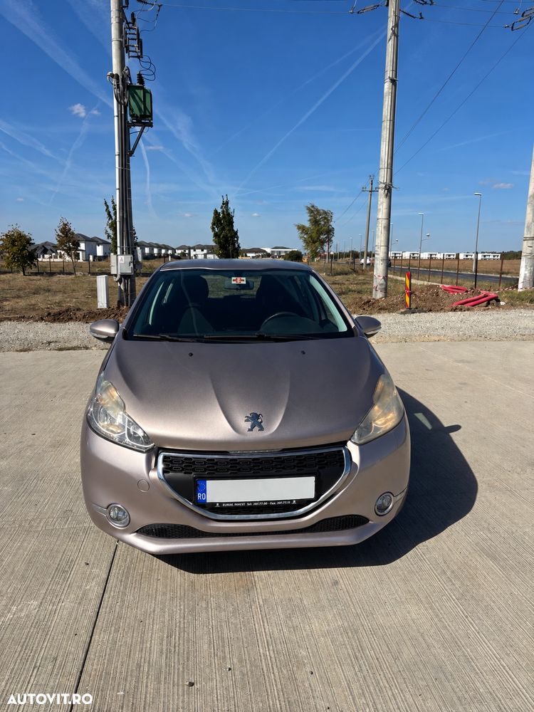 Peugeot 208 - 1