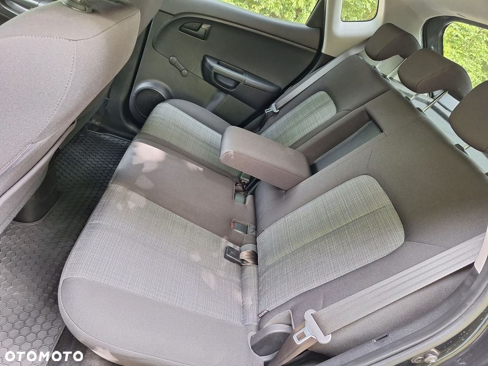 Kia Venga - 19