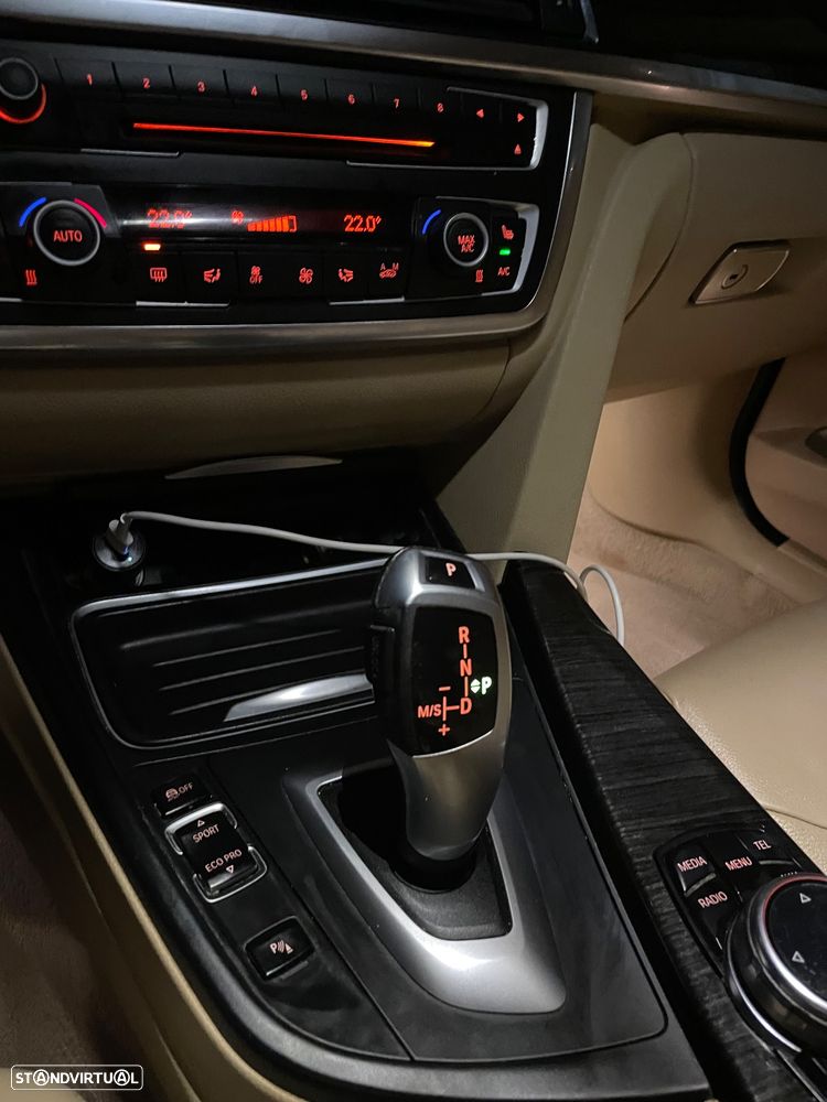 BMW 318 d Touring Aut. Luxury Line - 32