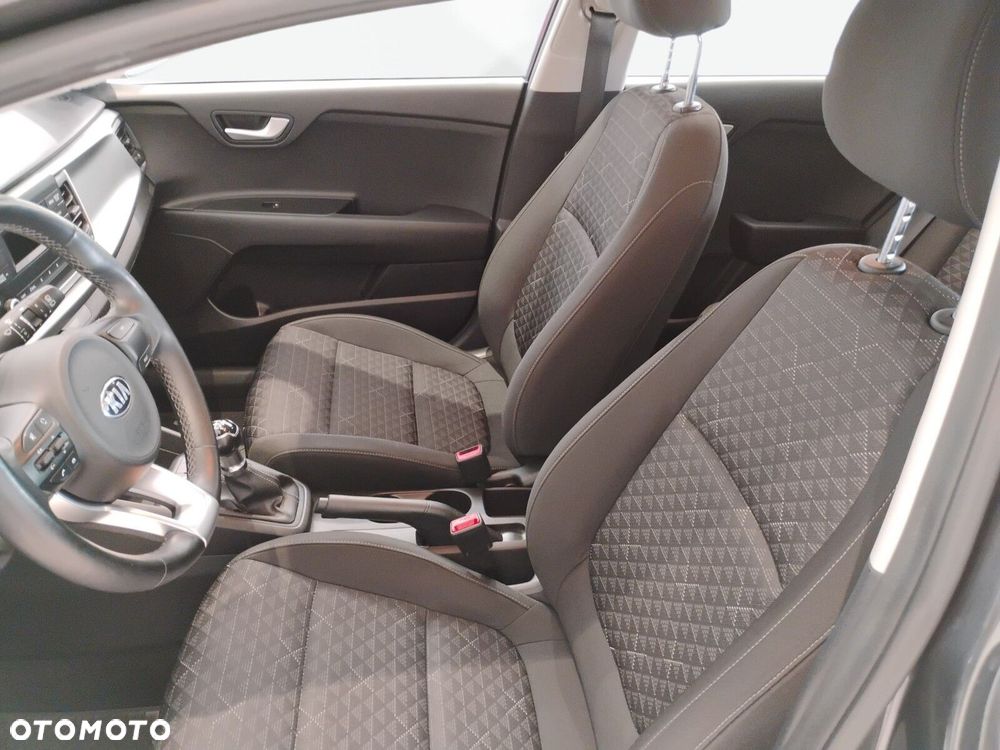 Kia Rio - 11