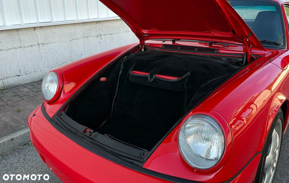 Porsche 911 Carrera 4 - 9