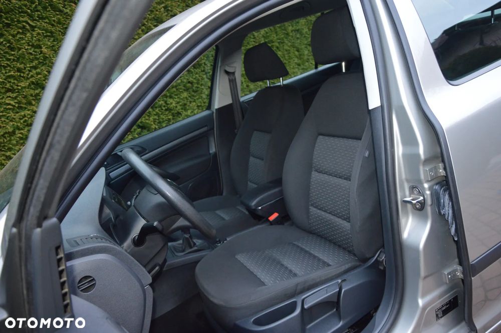 Skoda Octavia 1.6 Ambiente - 11