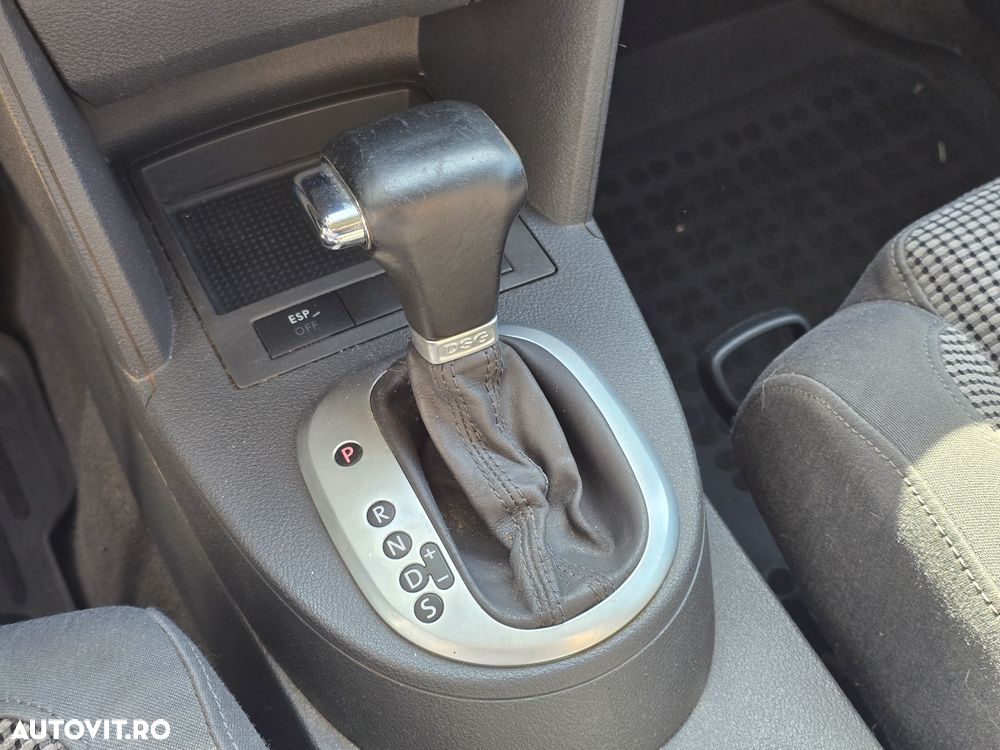 Volkswagen Touran 2.0 TDI DPF DSG Comfortline - 23