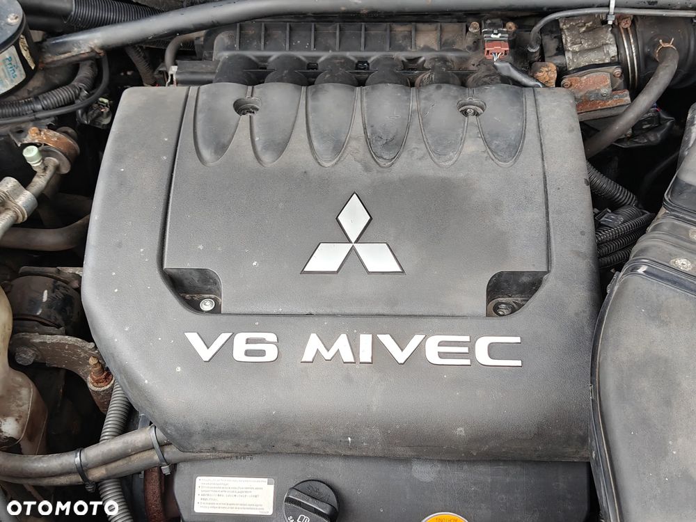 Mitsubishi Outlander 2.4 4WD CVT Intense - 19