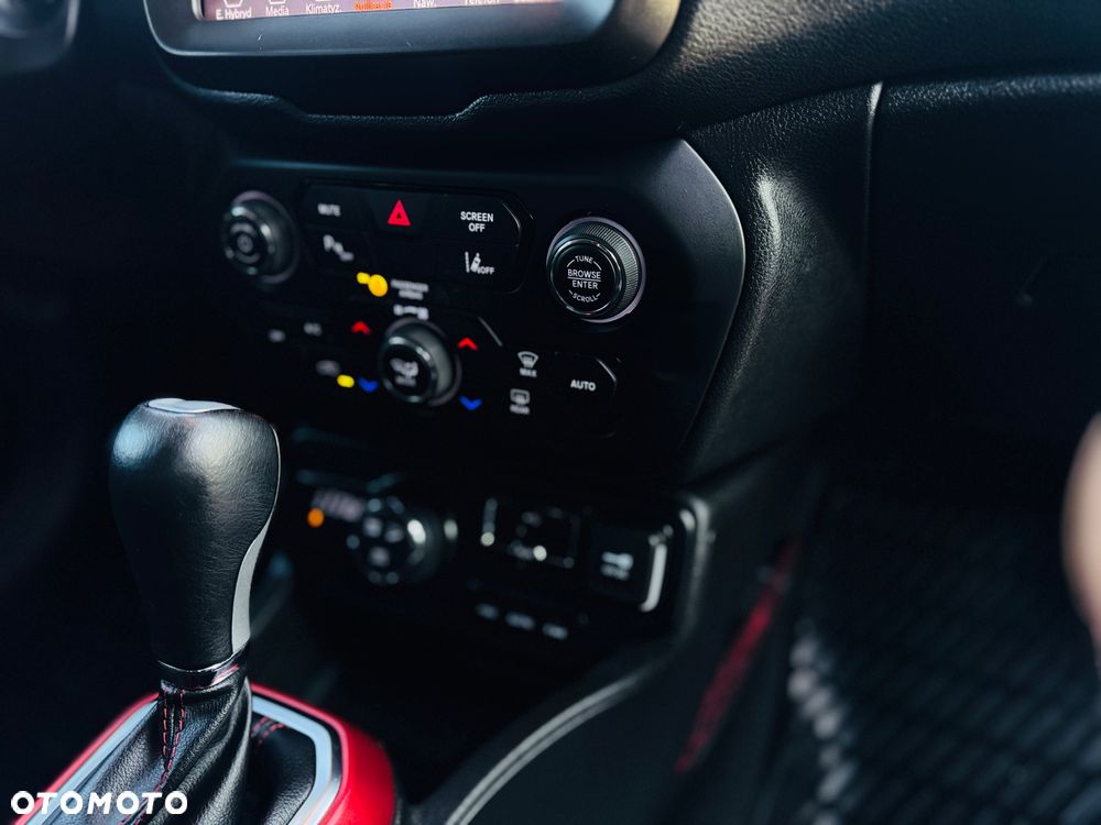 Jeep Renegade 1.3 T-GDI 4xe PLUG-IN Hybrid Automatik Trailhawk - 18