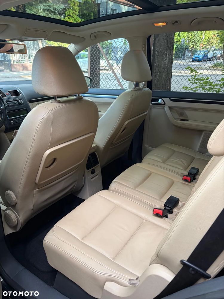 Volkswagen Touran 1.6 TDI DPF BlueMotion Technology Highline - 16