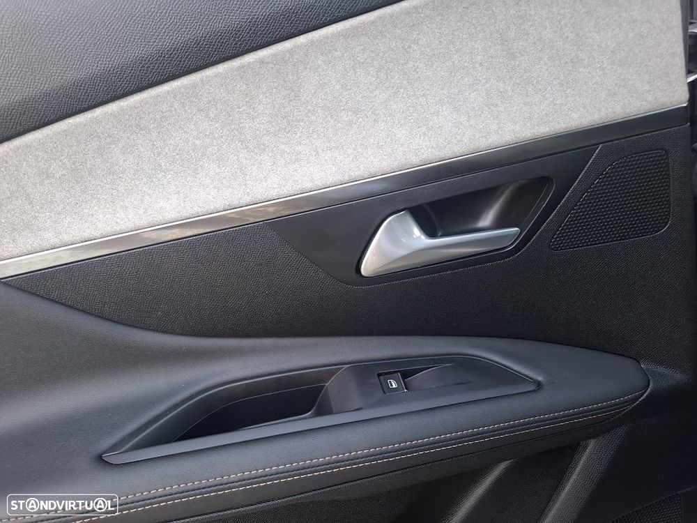 Peugeot 3008 1.6 Hybrid4 GT Pack e-EAT8 - 33