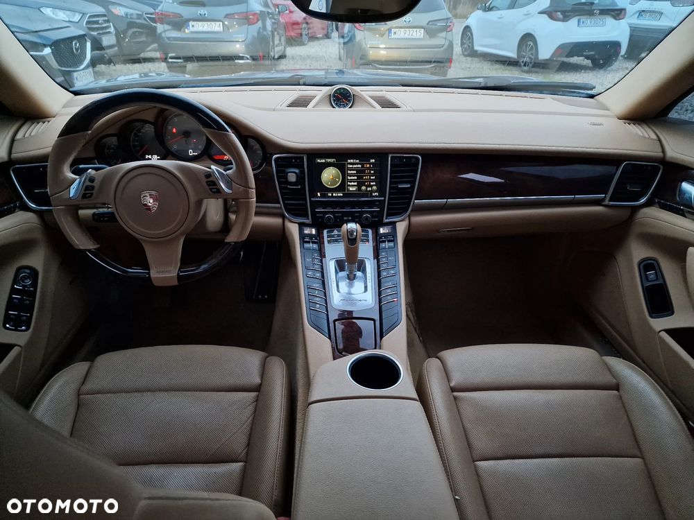 Porsche Panamera - 25