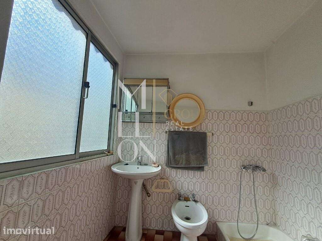 Oportunidade de Investimento: T2 para Remodelação Total em São Vicente - Grande imagem: 3/3