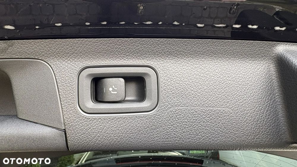 Mercedes-Benz Klasa A 180 AMG Line 7G-DCT - 17