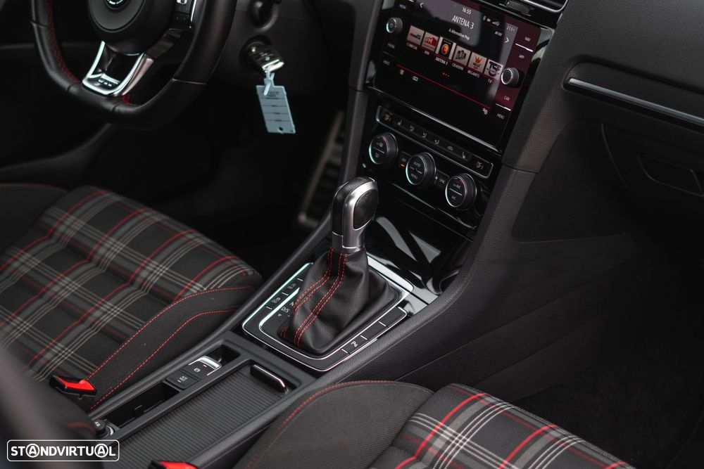VW Golf 2.0 TSI GTI DSG Performance - 31