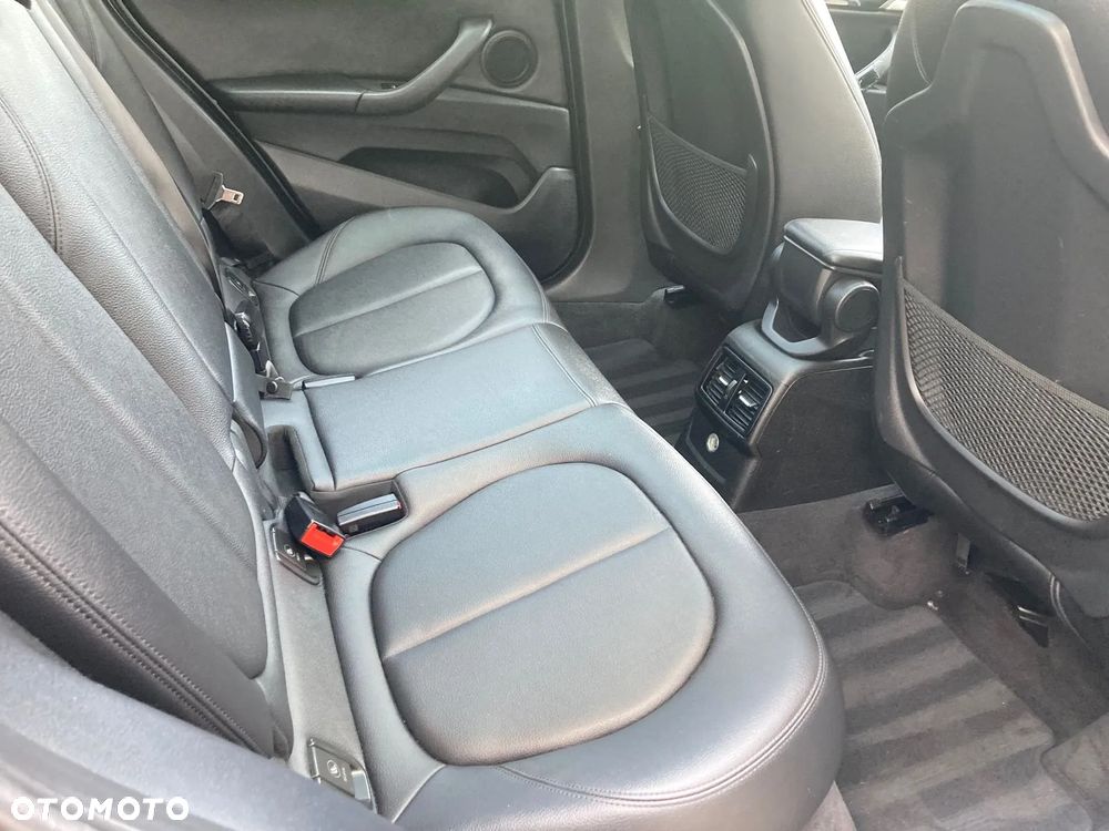 BMW X1 xDrive25i Sport Line - 11