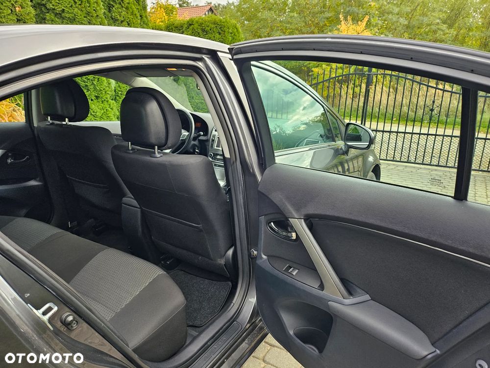 Toyota Avensis 1.6 Life - 32
