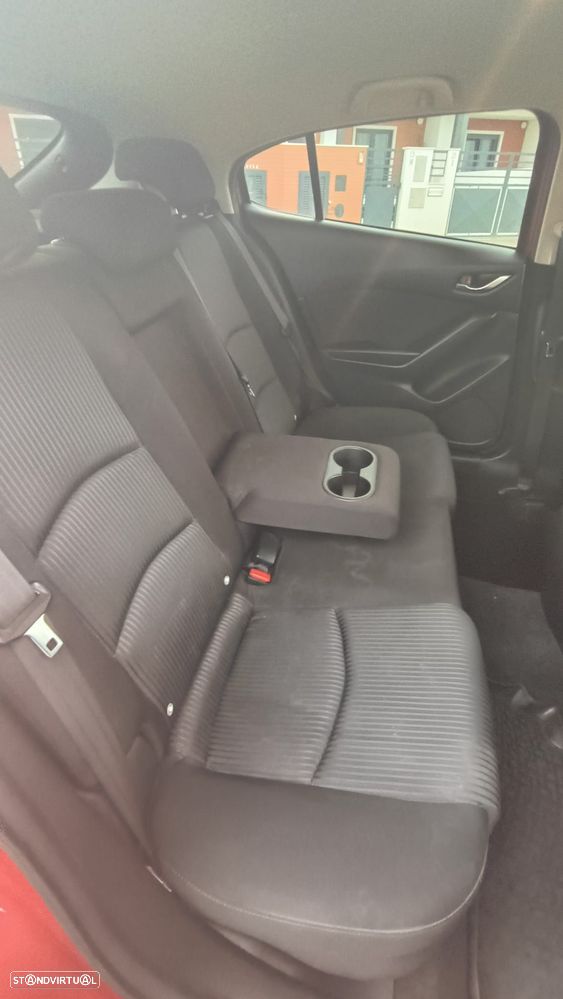 Mazda 3 Hatchback 1.5 Sky-D Excellence - 9