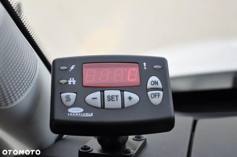 Iveco DAILY 156 KM AUTOMAT CHŁODNIA IZOTERMA KRAJOWE BEZWYPADKOWE - 40