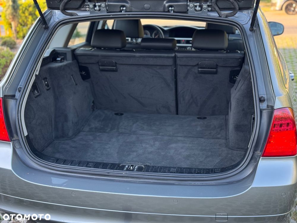 BMW Seria 3 318d DPF Edition Sport - 32