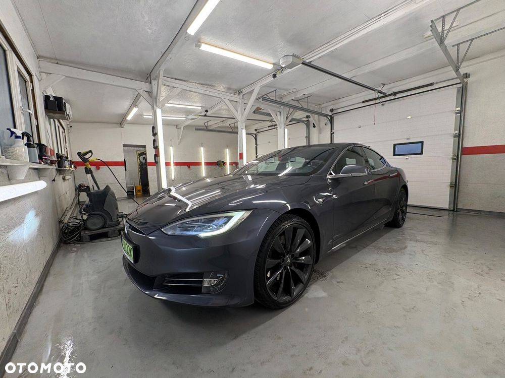 Tesla Model S - 1
