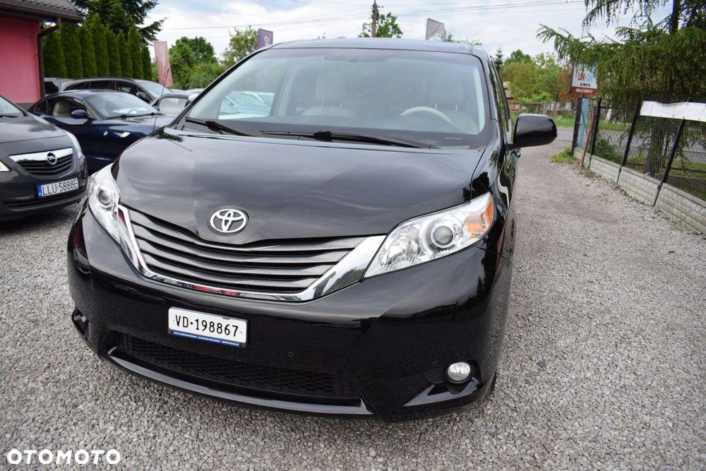 Toyota Sienna - 5