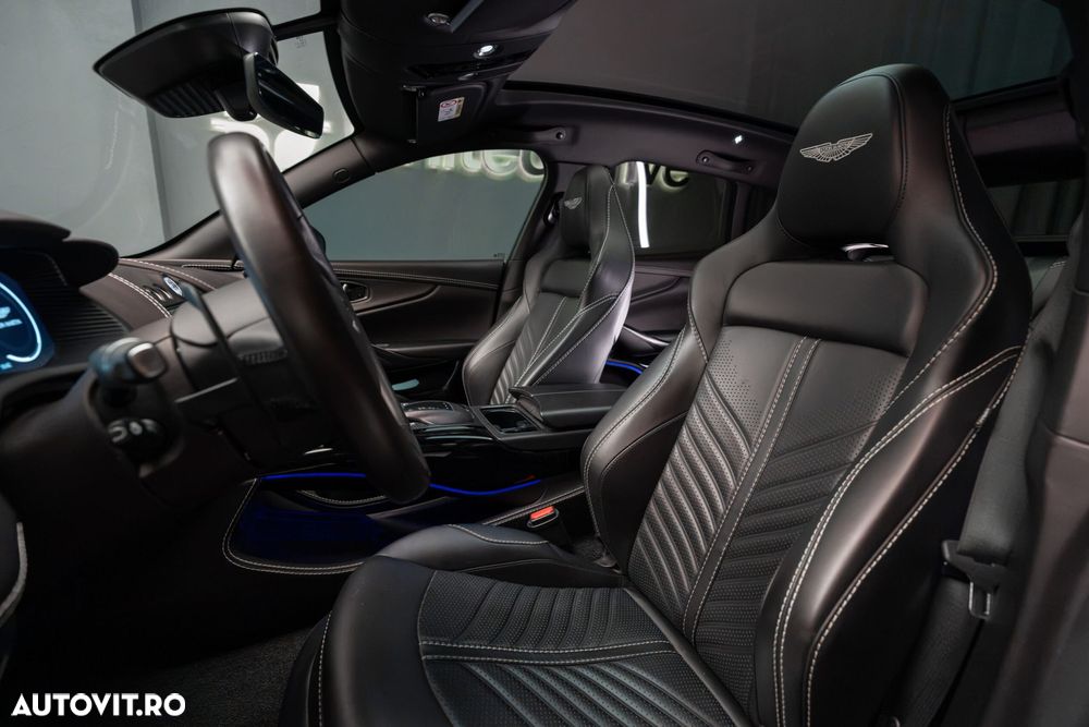 Aston Martin DBX - 24