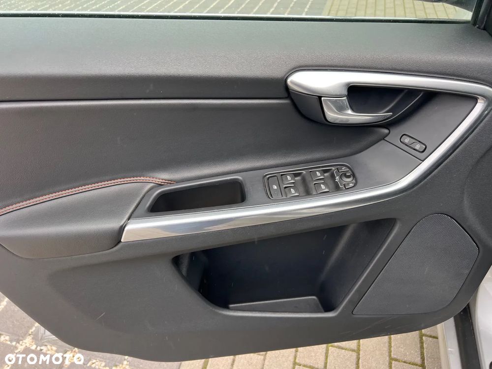 Volvo XC 60 D3 Drive-E Ocean Race - 20