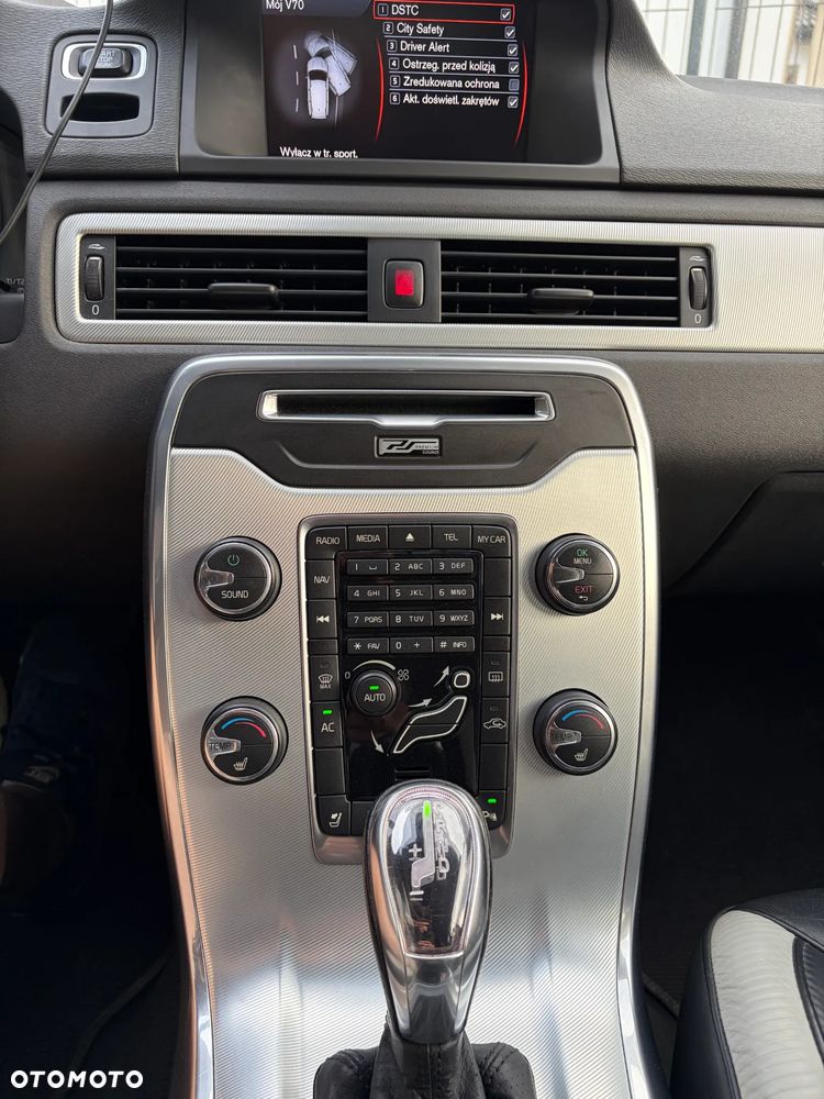 Volvo V70 D5 AWD R-Design - 9