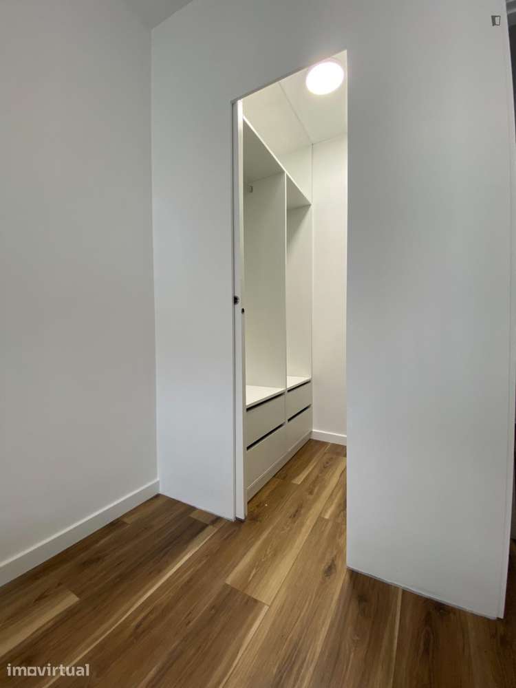 Quarto - localizado em Ramalde Porto - Grande imagem: 4/12