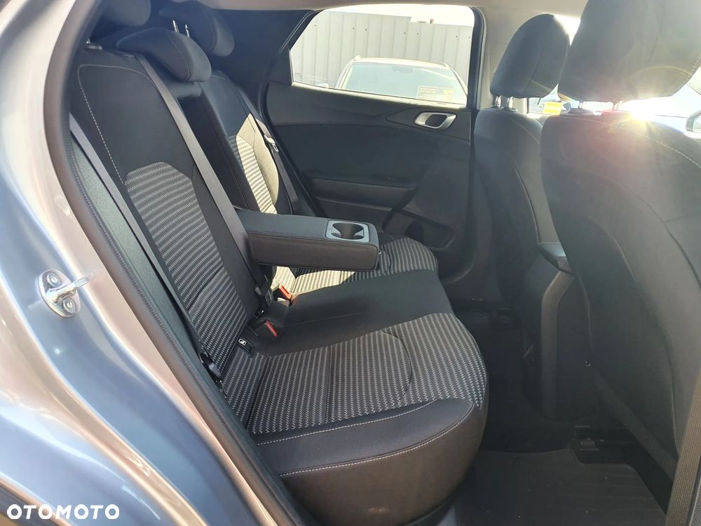 Kia XCeed 1.5 T-GDI M - 25