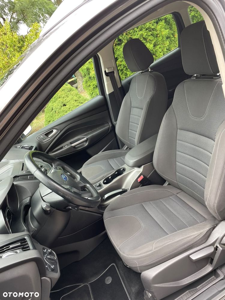 Ford Kuga 2.0 TDCi 2x4 Titanium - 16