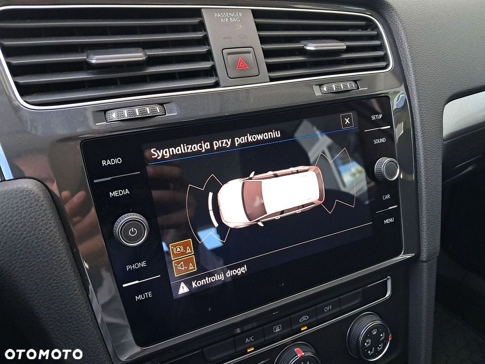 Volkswagen Golf - 24