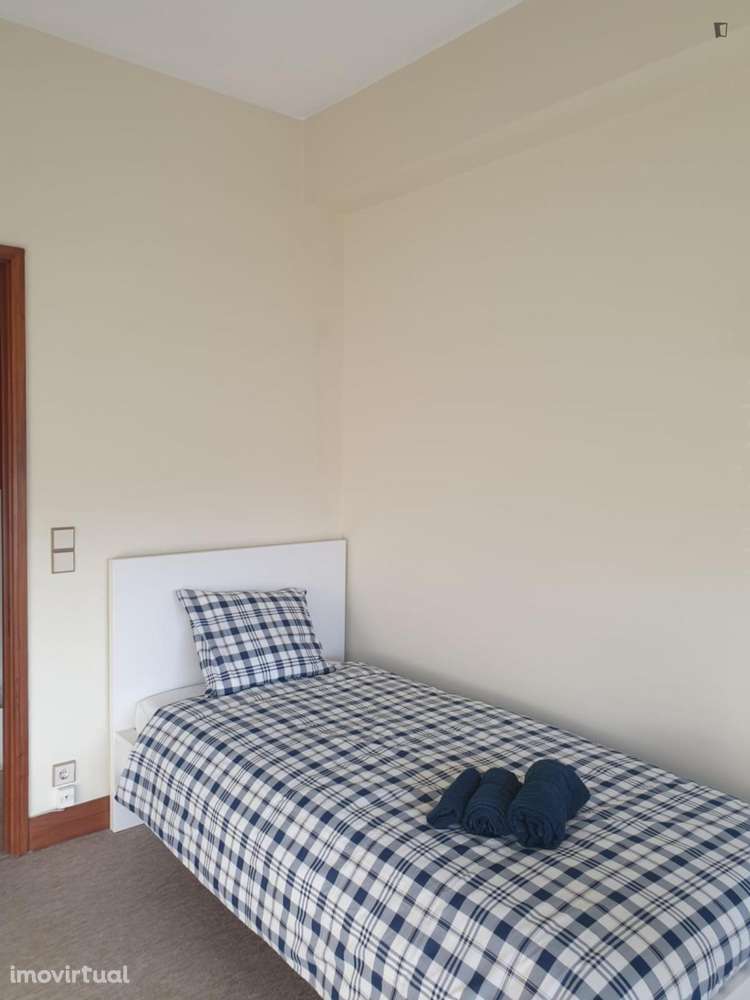 Quarto - localizado em Paranhos Porto - Grande imagem: 3/11
