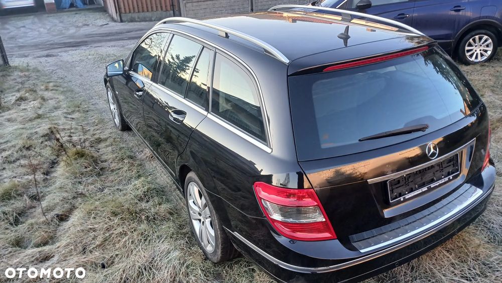 Mercedes-Benz Klasa C 220 CDI DPF BlueEFFICIENCY Avantgarde Edition - 4