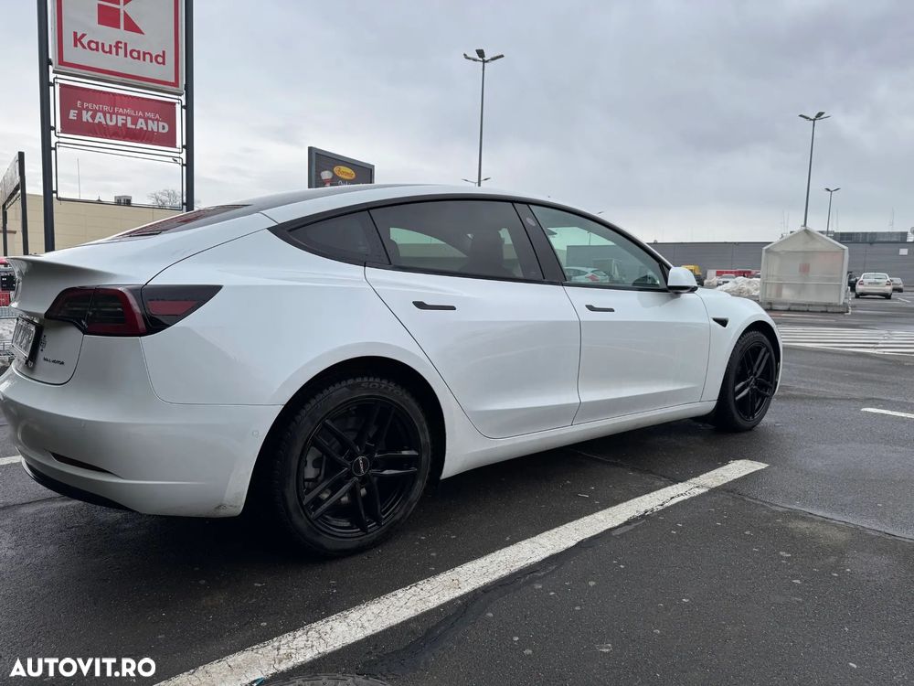 Tesla Model 3 - 3