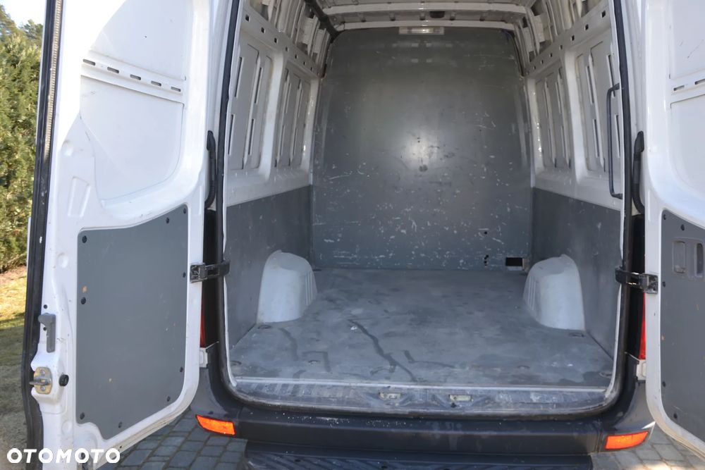 Volkswagen Crafter - 11