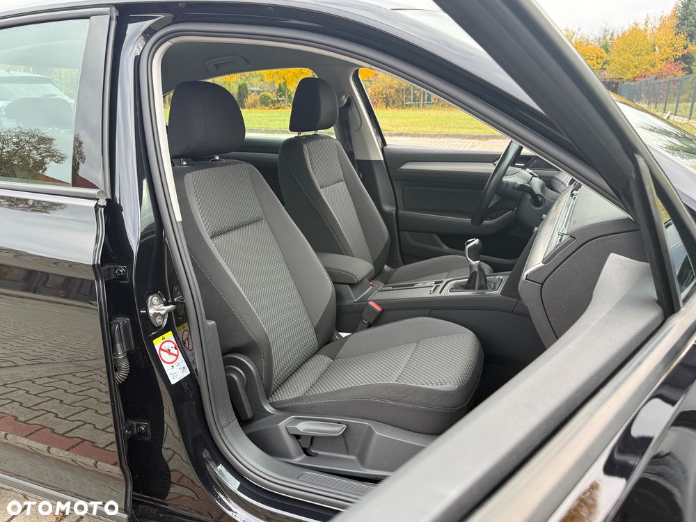Volkswagen Passat - 28
