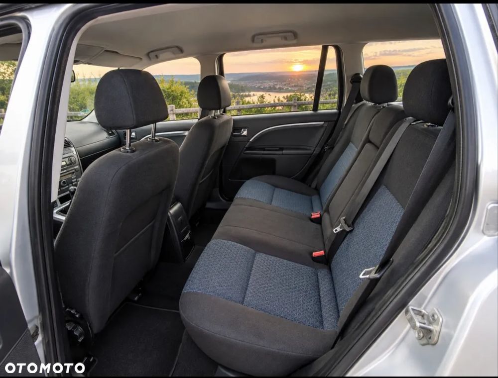 Ford Mondeo 1.8 Ghia - 5