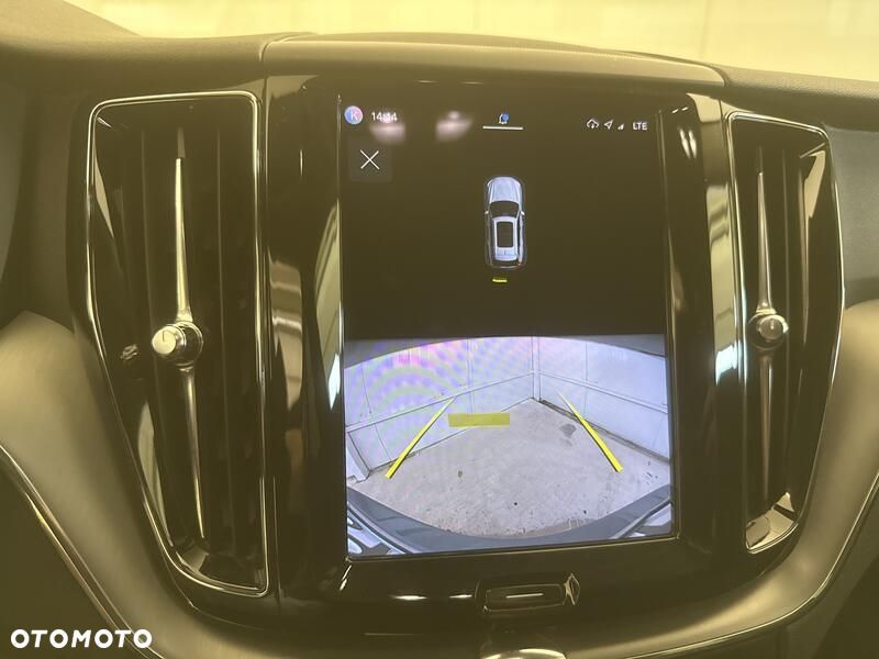 Volvo XC 60 B4 D AWD Momentum Pro - 17