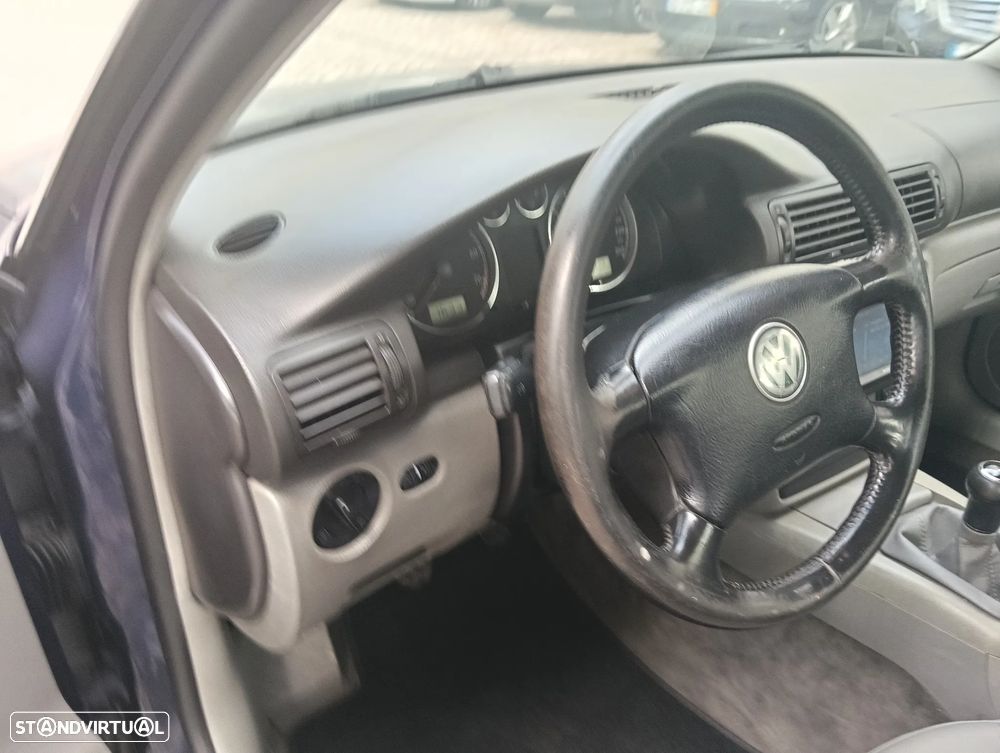 VW Passat Variant 1.6 Confortline - 16