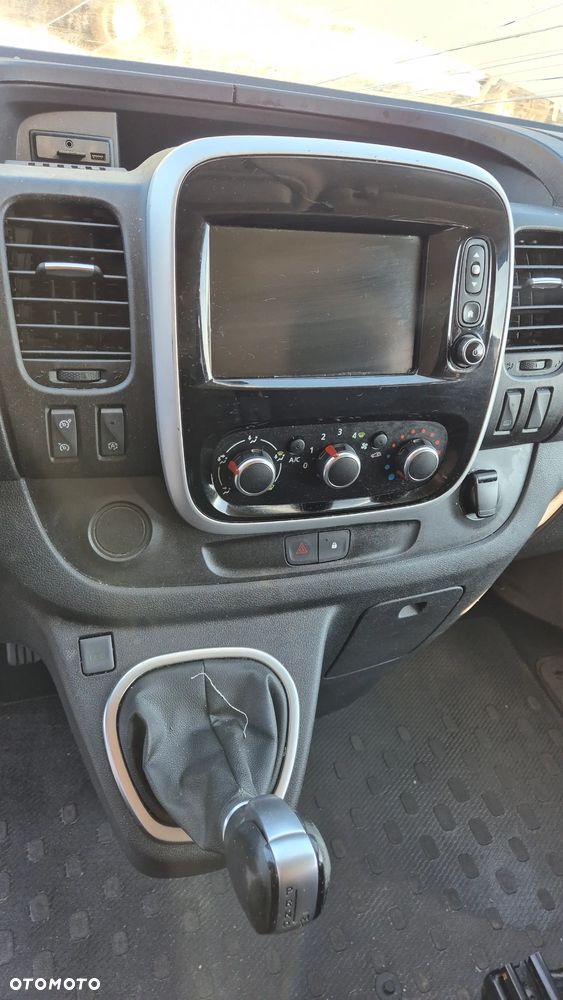 Renault Trafic Grand 2.0 dCi EDC - 27
