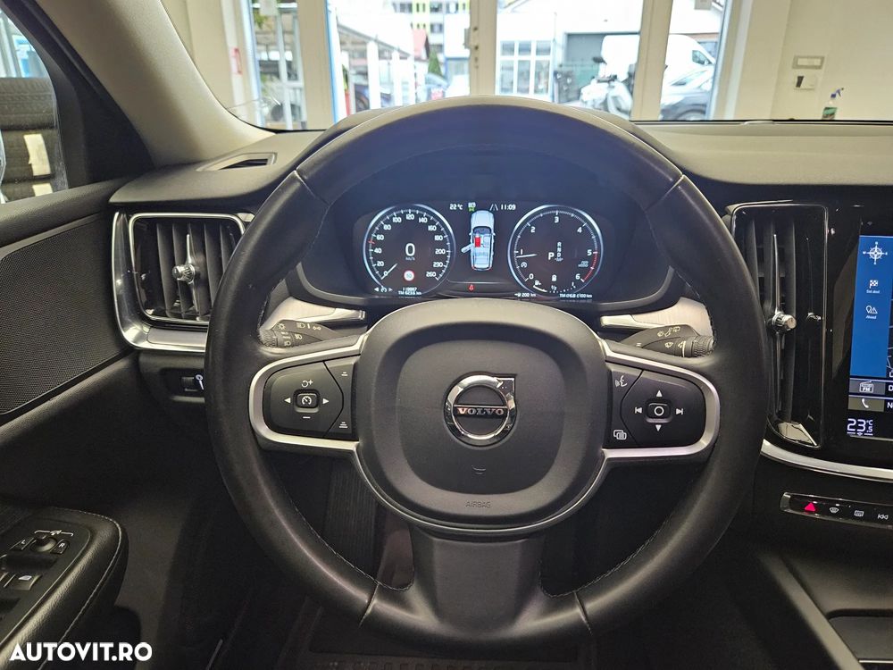 Volvo V60 B4 MHEV AT8 FWD Momentum Pro - 18